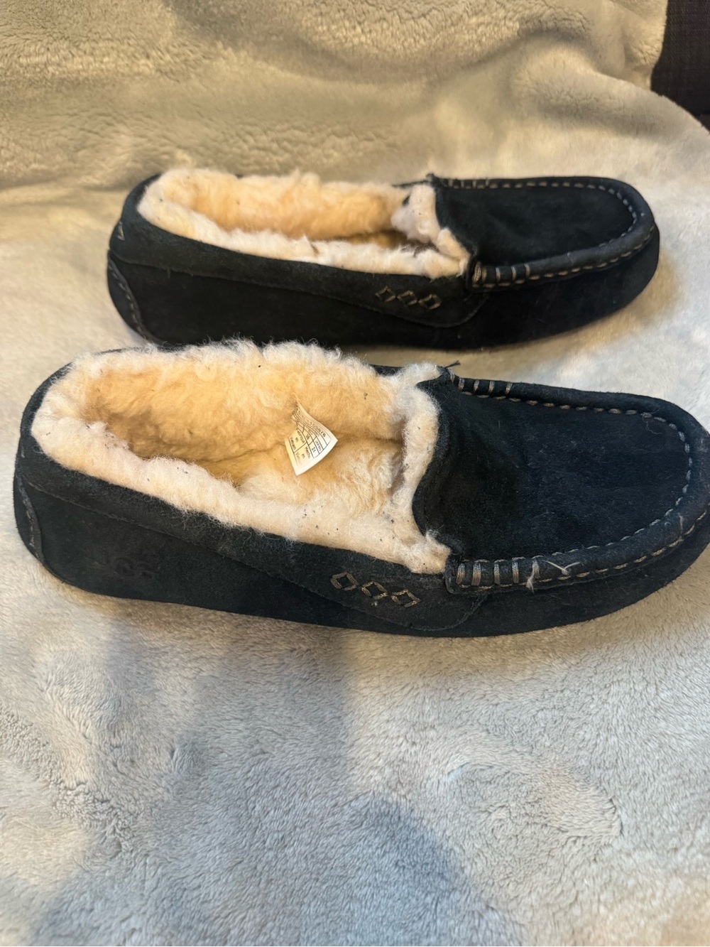 UGG Ansley Navy Blue Suede Moccasin Slippers with Cream Shearling Trim Size 7 - Picture 5 of 8